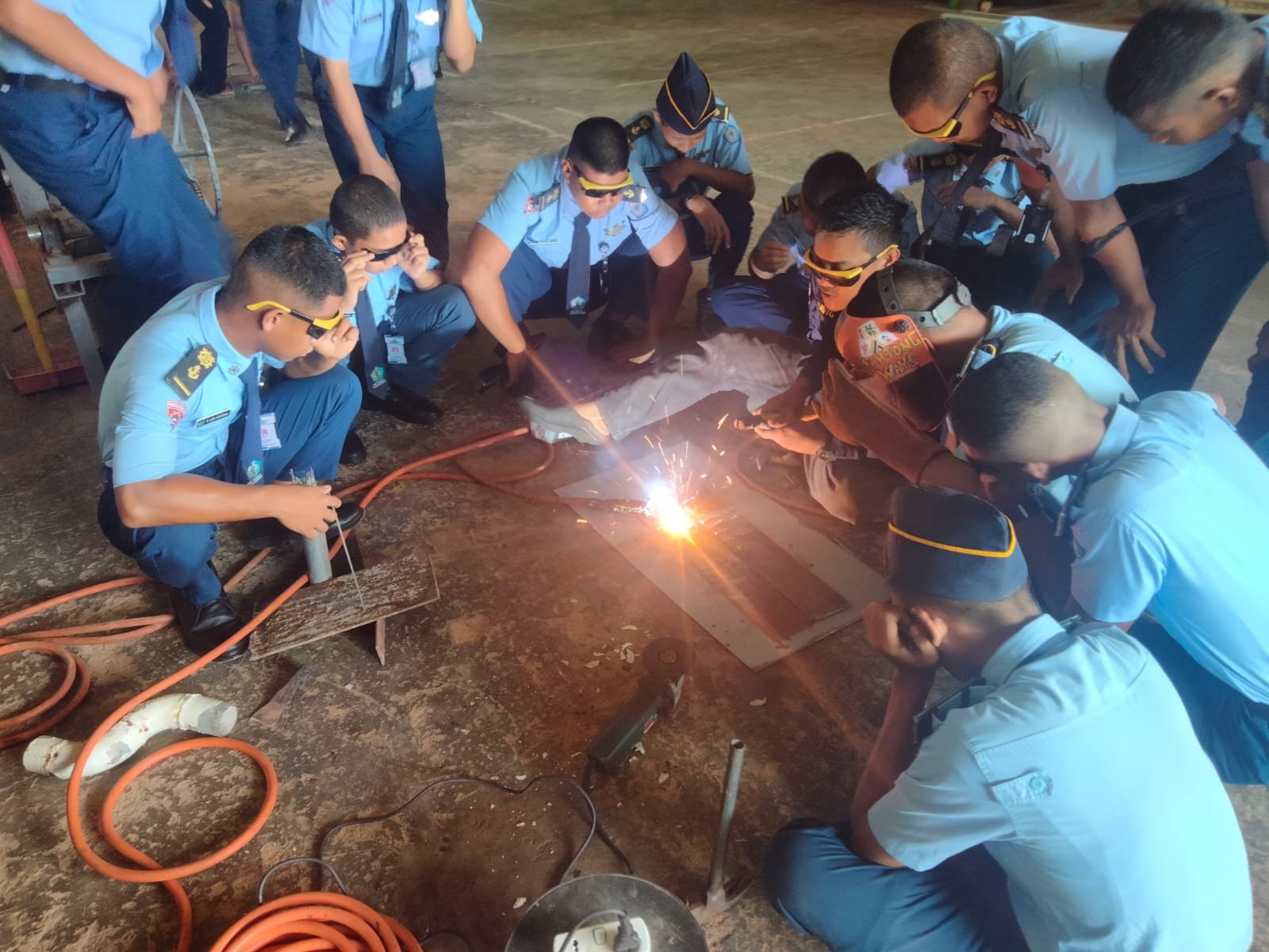 Teknika Kapal Niaga Kunjungan Belajar ke Distrik Navigasi Tipe A Kelas I Tanjungpinang